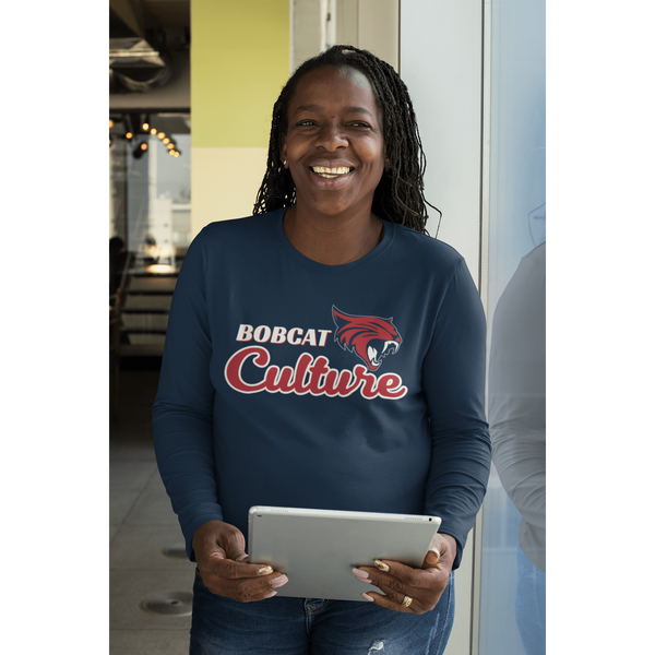 long-sleeve-t-shirt-mockup-of-a-smiling-middle-aged-woman-32901